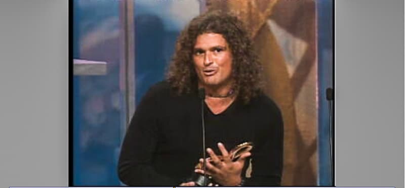 Carlos Vives ganó el premio a la mejor Interpretación Tropical Tradicional. En noviembre de ese mismo año grabó 'Déjame entrar', su décimo álbum de estudio, producido por Emilio Estefan Jr.