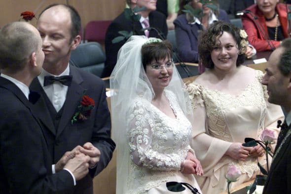 Y en 2001 se convirtió en el primer país en permitir el matrimonio entre parejas del mismo sexo.