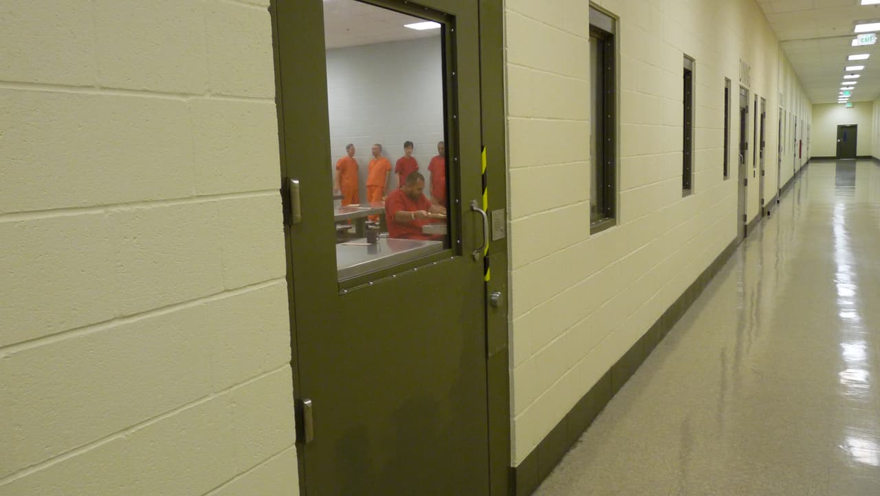 Uno de los pasillos internos del centro de reclusión.