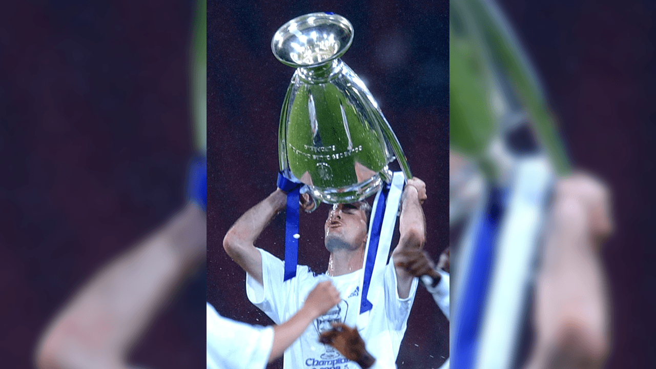 <b>'Zizou' el mago</b>
<br>- Así es como apodan al actual estratega del Real Madrid, quien ha conquistado cinco de las 13 Champions en la historia del Real Madrid.
<br>- Ganó una como jugador, una como asistente y ha sumado tres como director técnico.
<br>- Sin duda, Zinedine es y será a traves de los años, un emlema para el equipo más ganador en la historia del futbol europeo.