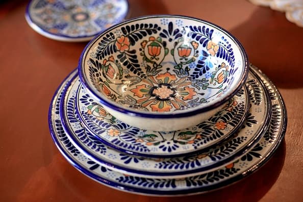 Según el organismo, algunos alfareros y ceramistas realizan todas las etapas de fabricación, mientras que otros se especializan en tareas específicas.