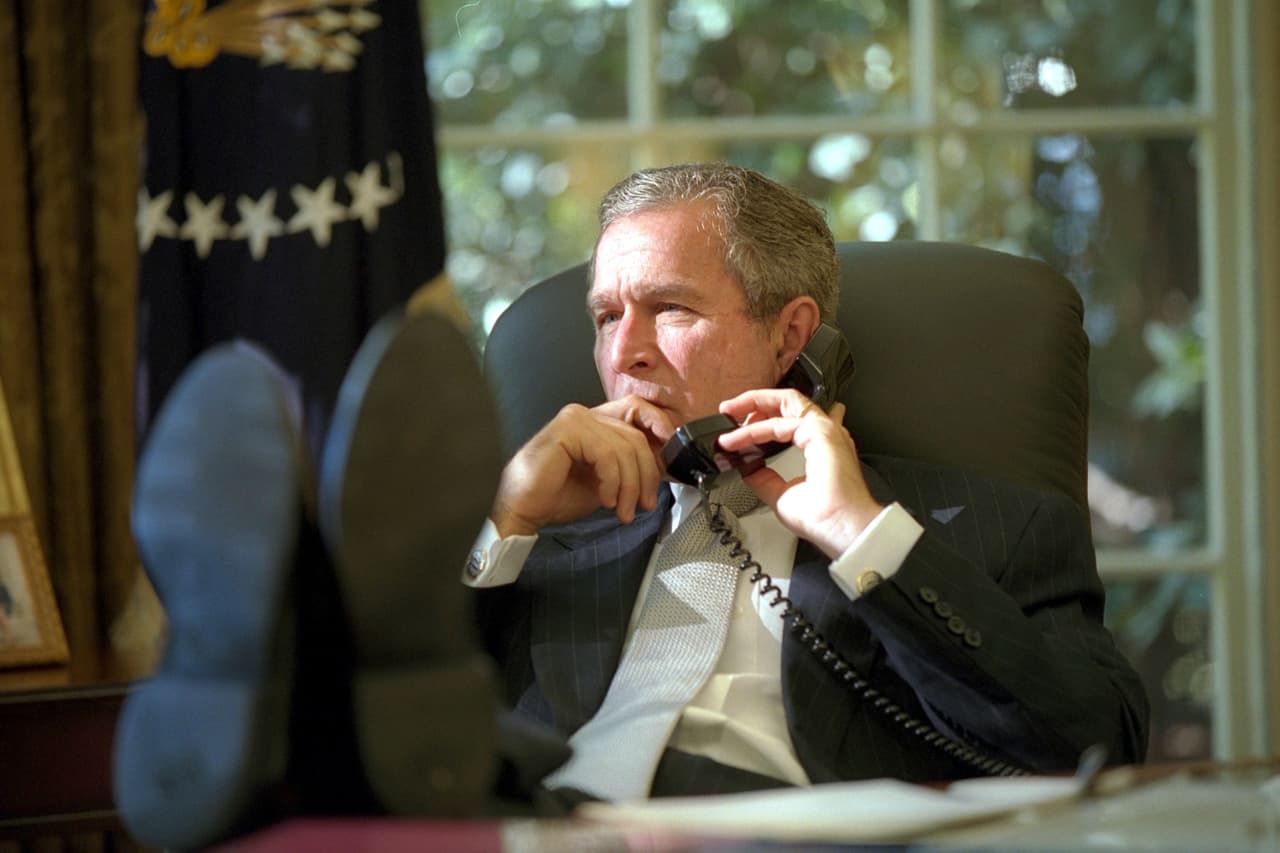 EL presidente George W. Bush también tenía esta costumbre. 2001.