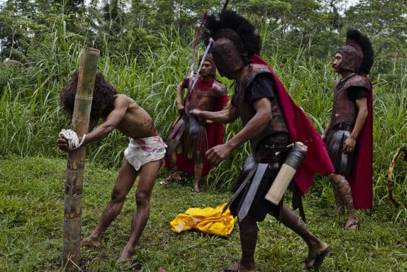 Novena Estación: Jesús consuela a las mujeres de Jerusalén.