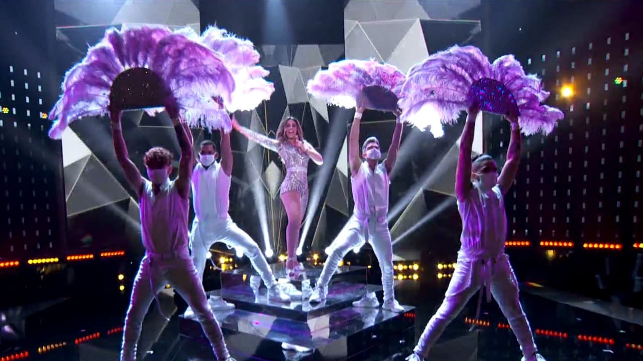 La conductora dominicana encendió TeletonUSA con 'Lets Get Loud' de JLo.