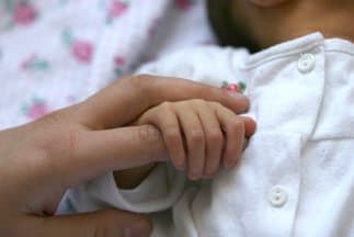 Un bebé murió olvidado dentro de un auto por las altas temperaturas