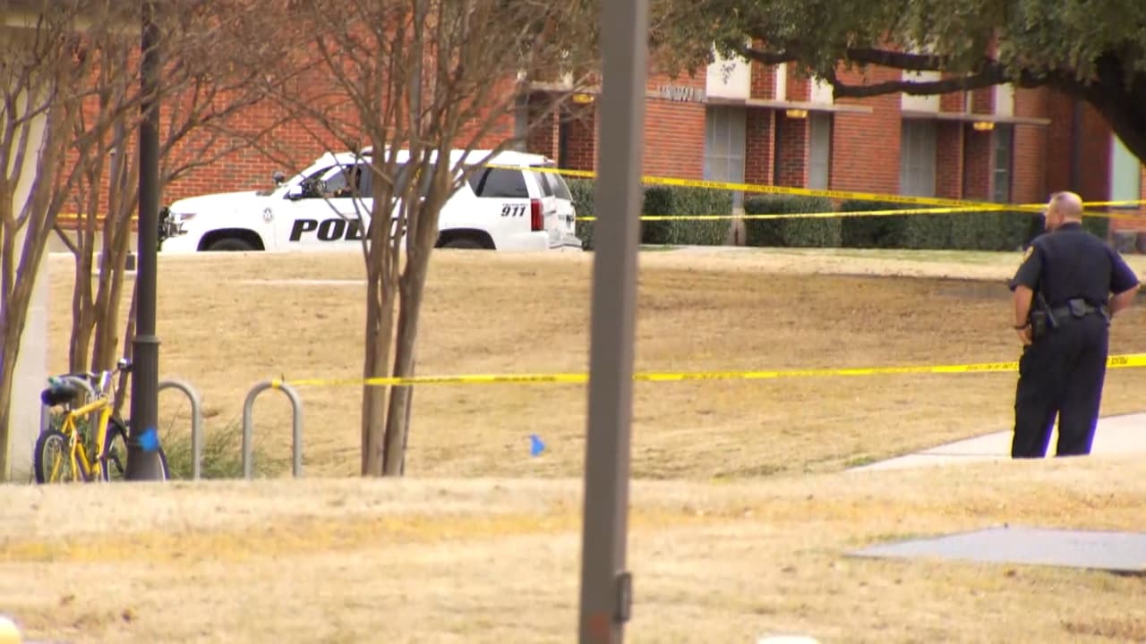 El campus de Commerce de Texas A&M en Dallas confirmó que dos personas murieron en un tiroteo este lunes.