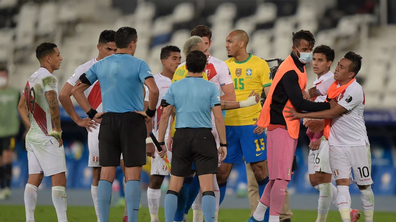 Perú acusa a árbitro con la Conmebol por "maltrato inaceptable"