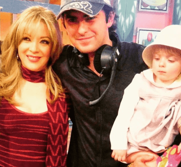 En entrevista para ¡Hola! México, Edith González declaró ese mismo año: "Constanza no fue una bebé planeada, pero fue aceptada y deseada con enorme ilusión por los dos... Y Santiago siempre ha estado ahí para ella".