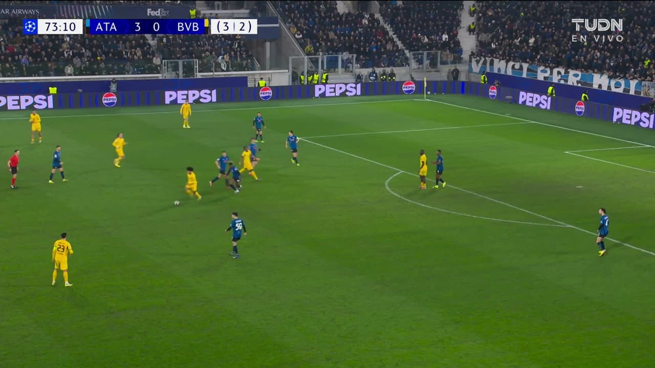 ¡TIRO ATAJADO! disparo por Serhou Guirassy.