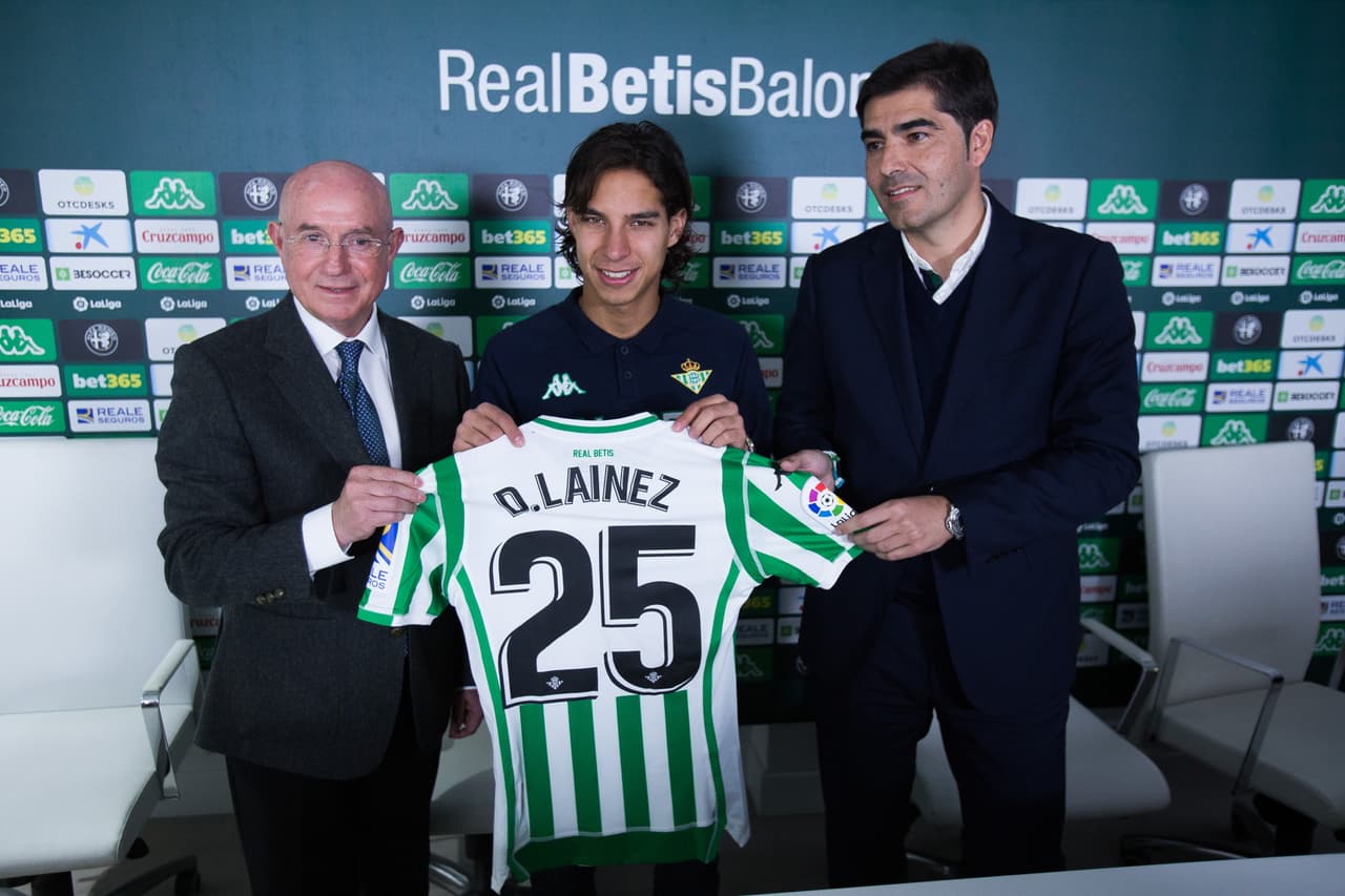El fichaje de Lainez fue por un valor de 16 millones de dólares, cifra que Betis espera sea poca con el aporte del mexicano.