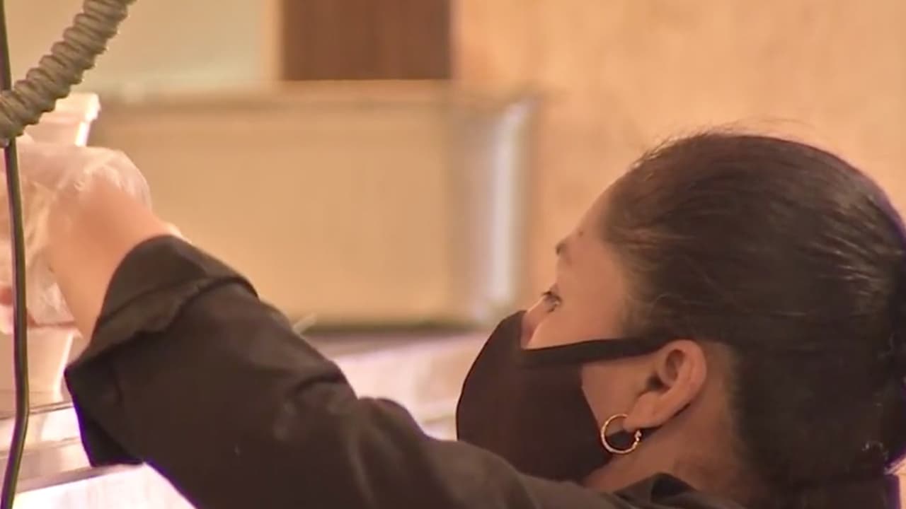 Los establecimientos que no cumplan con la nueva orden de salud y seguridad para contener el coronavirus están sujetos a $ 1,000 por cada infracción.