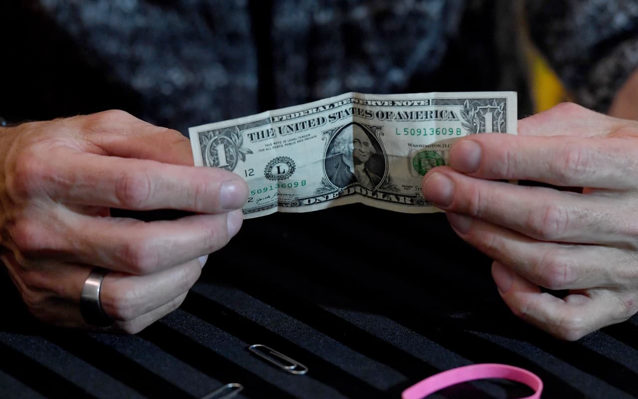 Los pagos "plus-up" son "pagos suplementarios continuos adicionales para las personas que a principios de este año recibieron pagos a base de sus declaraciones de impuestos de 2019, pero son elegibles para un pago nuevo o mayor en función de sus declaraciones de impuestos de 2020 procesadas recientemente", según el IRS.