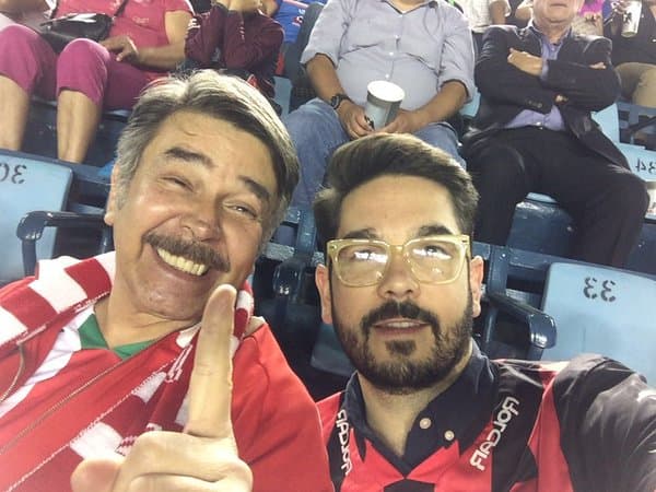 Padre e hijo disfrutaron del partido en el Estadio Azul de la Ciudad de México y celebraron la victoria de los Rayos en las redes sociales. Pero a la salida del estadio fueron agredidos.