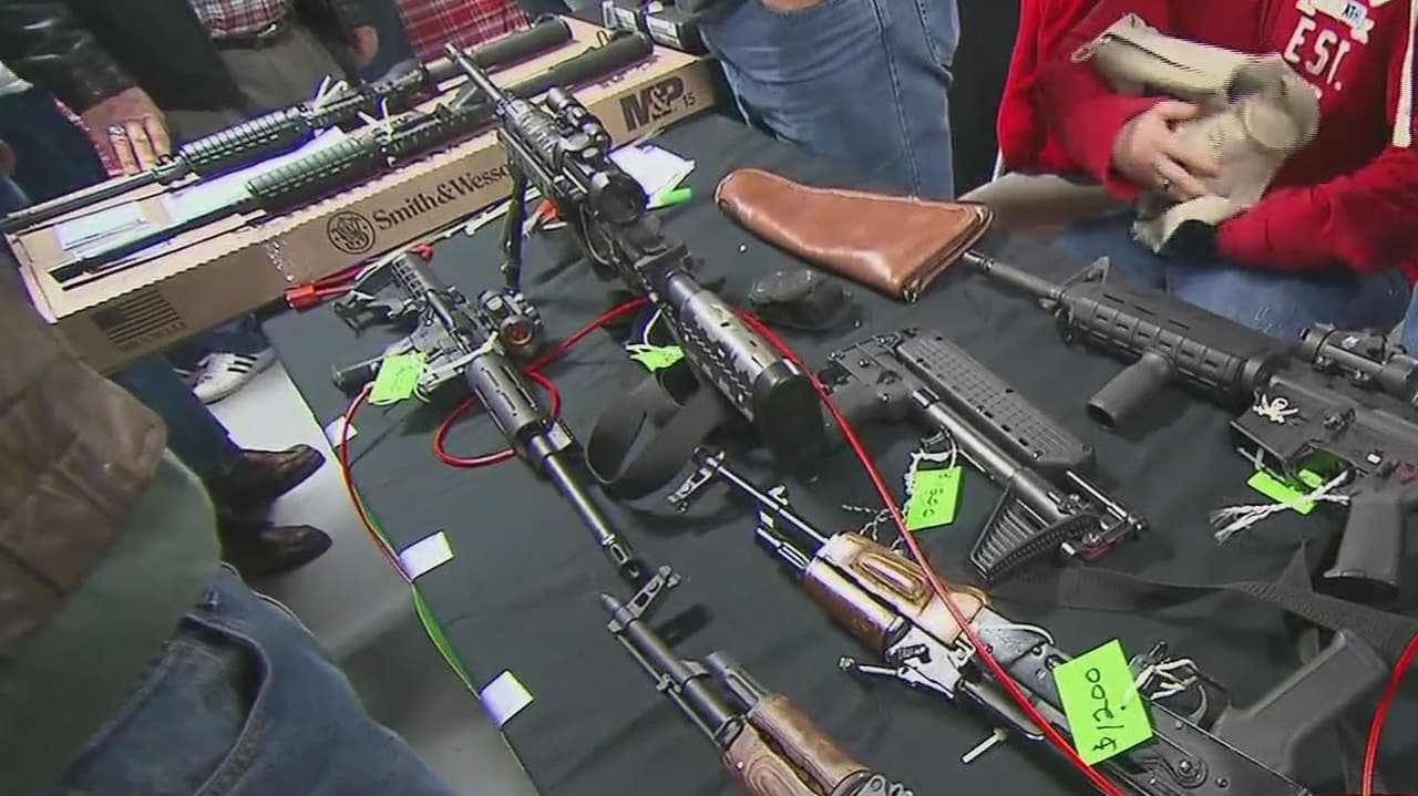 Ciudadanos de California podrían demandar a quienes fabriquen y vendan armas de asalto