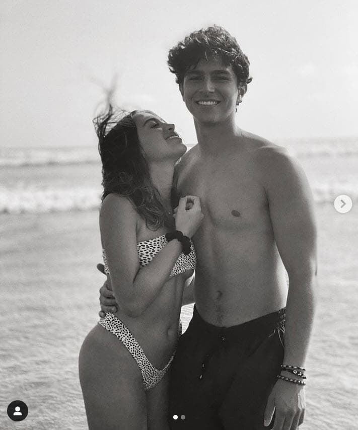 Alejandro tiene novia. Curiosamente se llama Alexaandra, con quien comparte en Instagram algunos de los momentos que viven en pareja. 
<br>