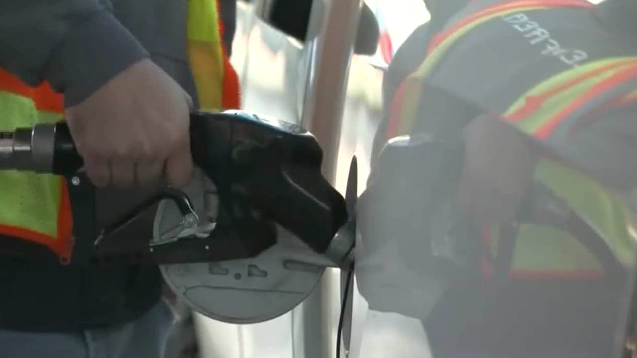 Los consumidores están siendo “estafados”; Trump sobre el precio de la gasolina