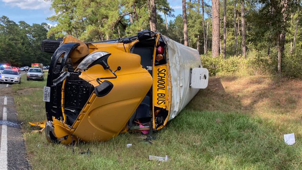 Investigan accidente que involucra autobús escolar en el que viajaba 23 estudiantes