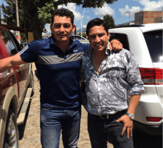 Ahora cuenta con el apoyo de grandes amigos cantantes, como Julión Álvarez.