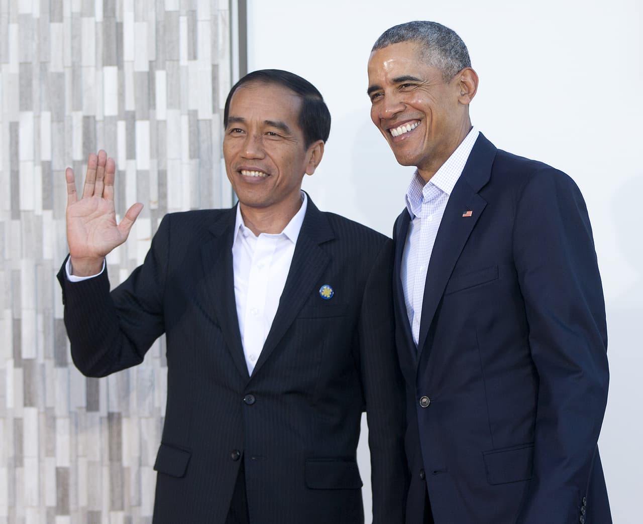 El presidente indonesio Joko "Jokowi" Widodo invitó a Barack Obama a tomar unas vacaciones en el país después de dejar el cargo. La familia visitará el palacio presidencial Bogor en Java Occidental, como parte de su viaje de nueve días. En la fotografía, tomada en febrero de 2016, Barack Obama y Joko Widodo se encuentran en un evento de la ASEAN (Asociación de Naciones del Sudeste Asiático). Widodo también visitó al expresidente en la Casa Blanca en 2015.