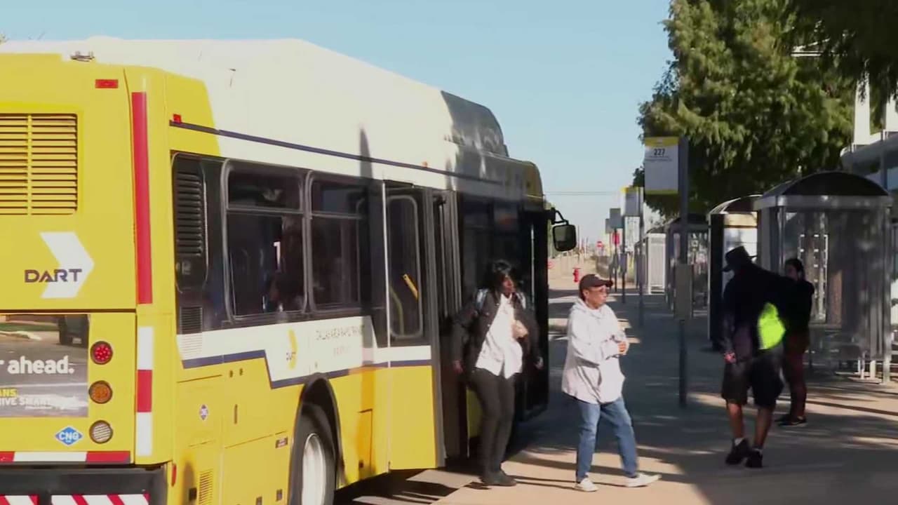 Votantes aprueban salida de DART en Highland Park, en Texas, desde mayo