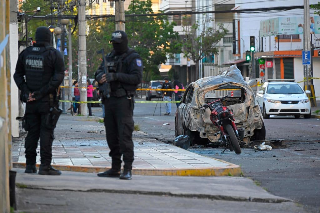 Coche bomba en Quito, Ecuador. (Photo by Rodrigo BUENDIA / AFP) (Photo by RODRIGO BUENDIA/AFP via Getty Images)