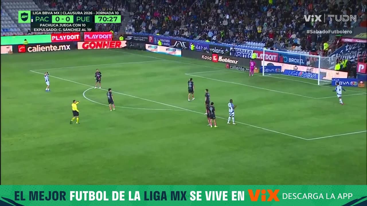 ¡Valencia mete susto al Puebla! Su disparo pasa muy cerca del arco