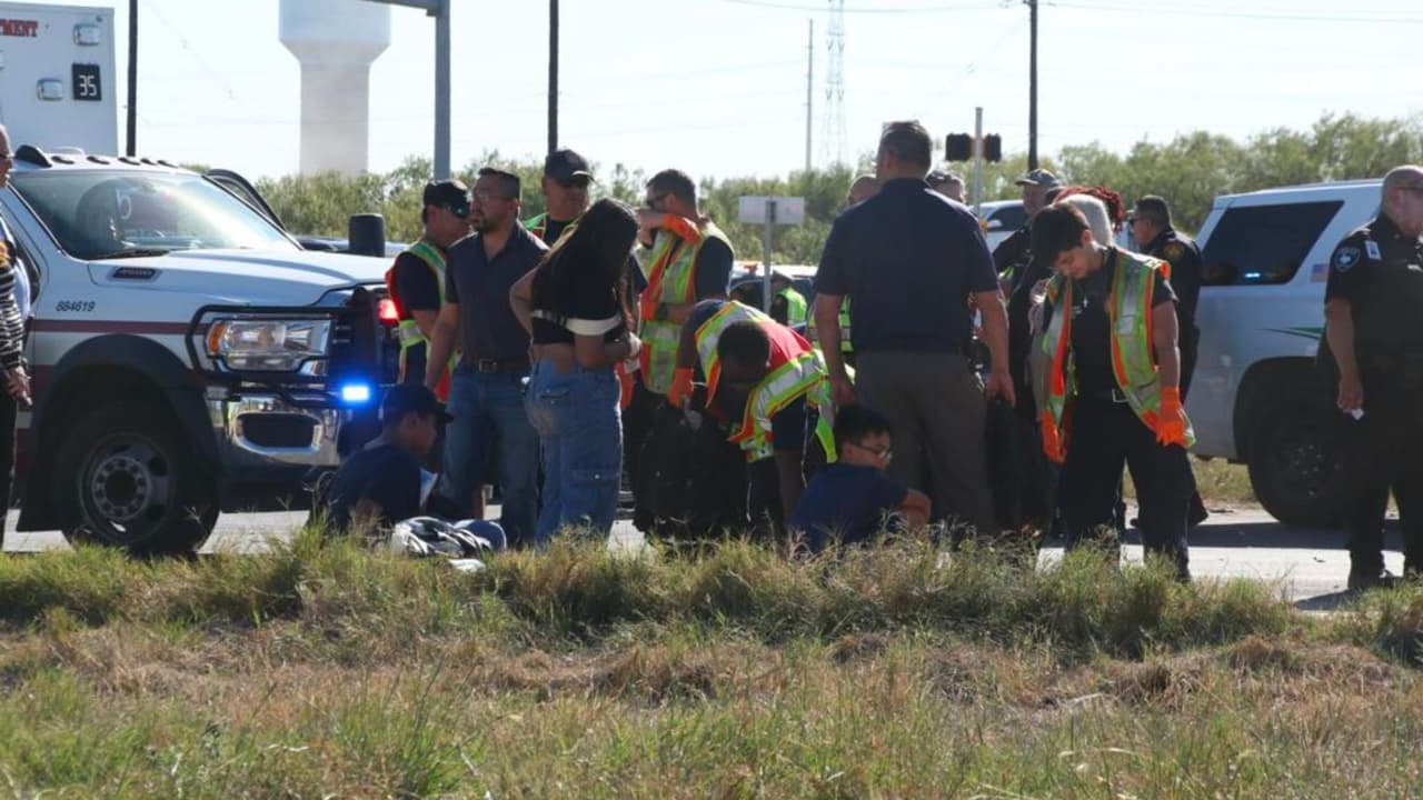 Tres estudiantes recibieron atención médica, al igual que el conductor del autobús; todos se encuentran en estado estable.