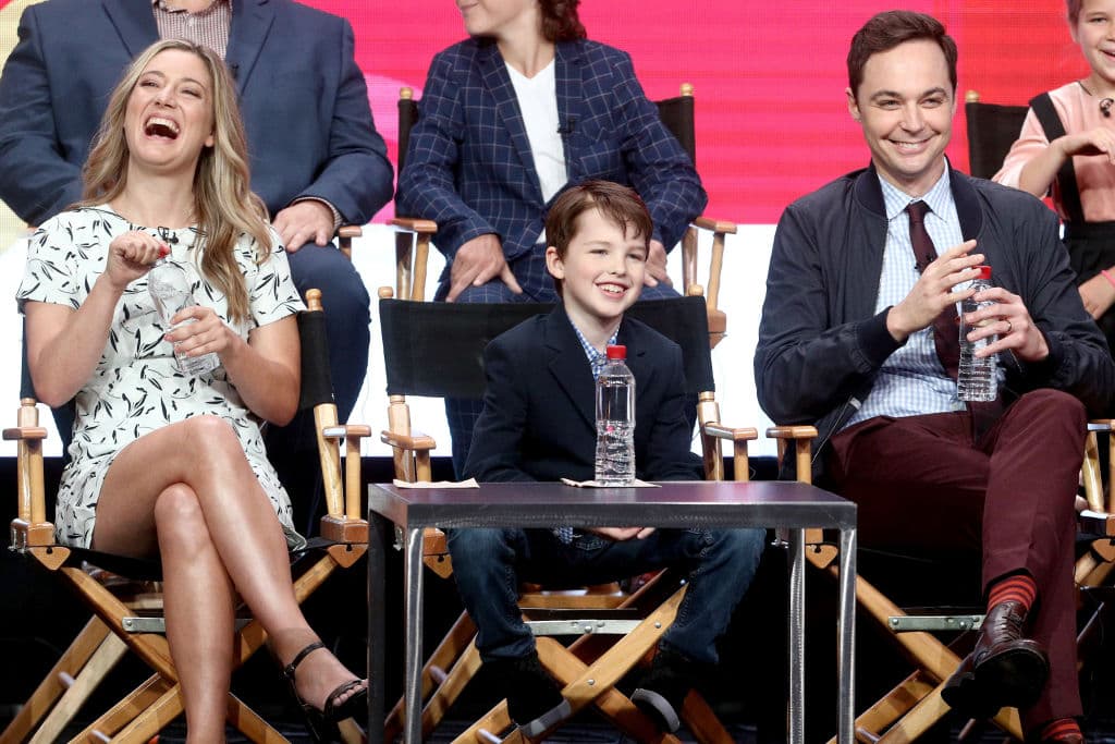 Después del final de 'The Big Bang Theory', Jim Parsons volvió a su papel de Sheldon Cooper, pero como narrador en la serie spin off 'Young Sheldon', en donde se explora la niñez del personaje.