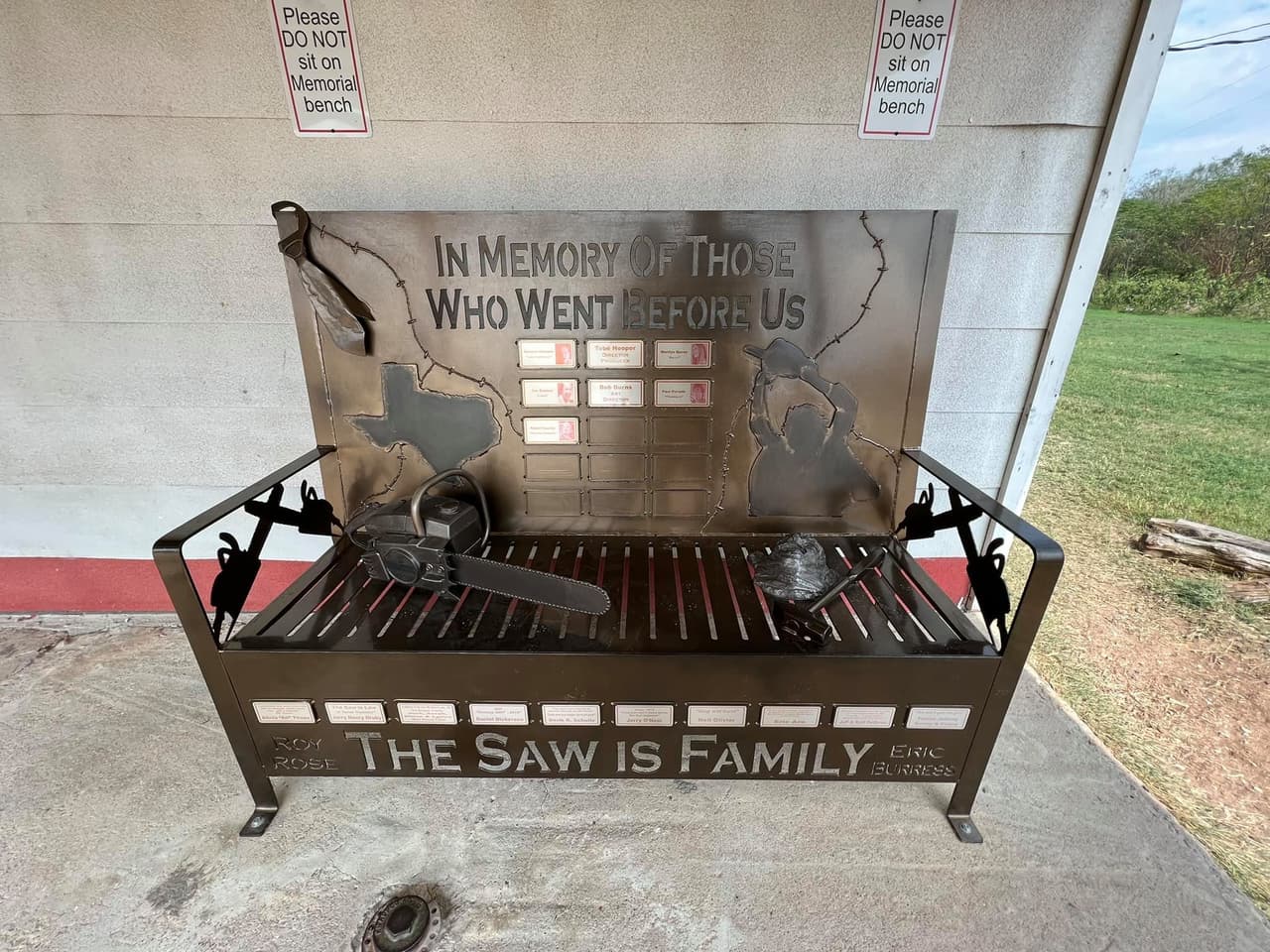 Los visitantes pueden disfrutar de la clásica barbacoa de Texas o quedarse una noche en el establecimiento.