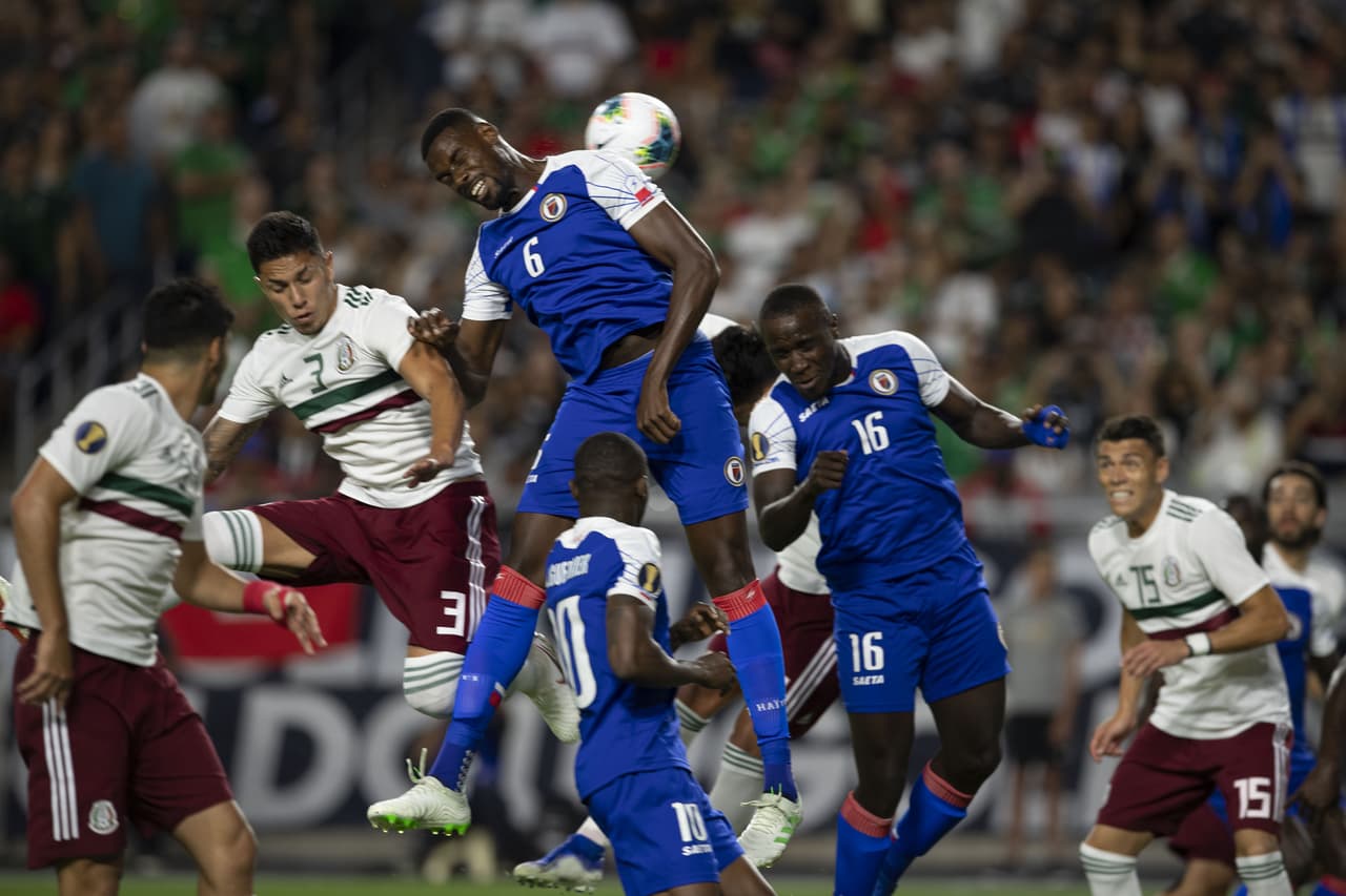 En los primeros 45 minutos los haitianos gozaron de escasas ocasiones de gol, mientras que el equipo con la mayor possesión de pelota fue México.
