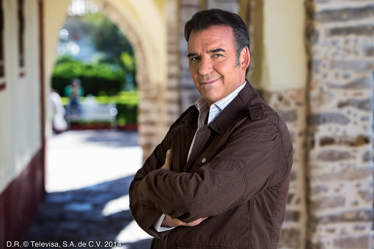 Pero su esposo, el doctor Zapata, no tardaría en sospechar que su mujer tenía una aventura.