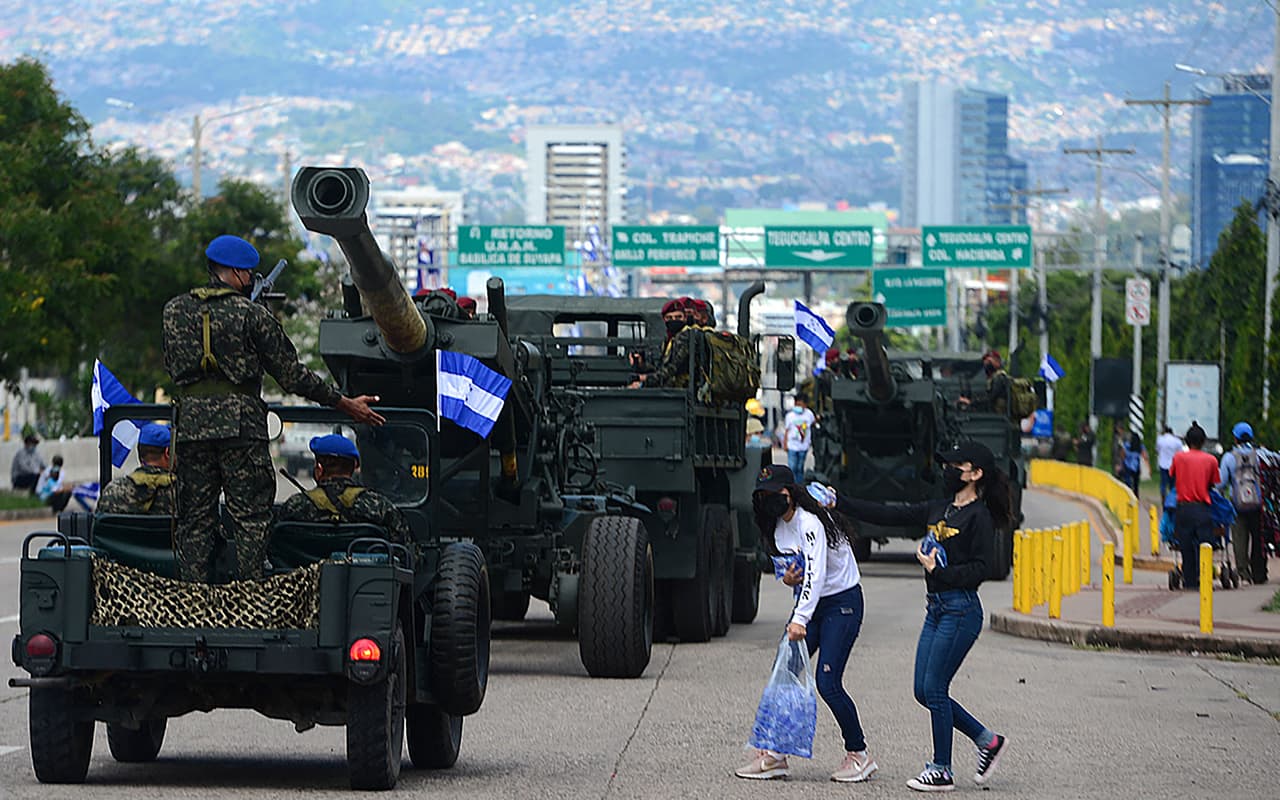 <b>Los 10 más corruptos:</b>
<br>
<br>
<b>Puesto 10. Honduras, Camboya, Irak y Zimbabwe</b>
<br>
<br>
<b>Índice de Percepción de Corrupción: 23 puntos.</b>
<br>
<br>“La única ruta sostenible hacia una sociedad libre de corrupción es asegurar que la población tenga la posibilidad de hablar libremente y trabajar colectivamente para pedir cuentas a aquellos en el poder”, dijo Delia Ferreira Rubio, presidenta de Transparencia Internacional.
<br>