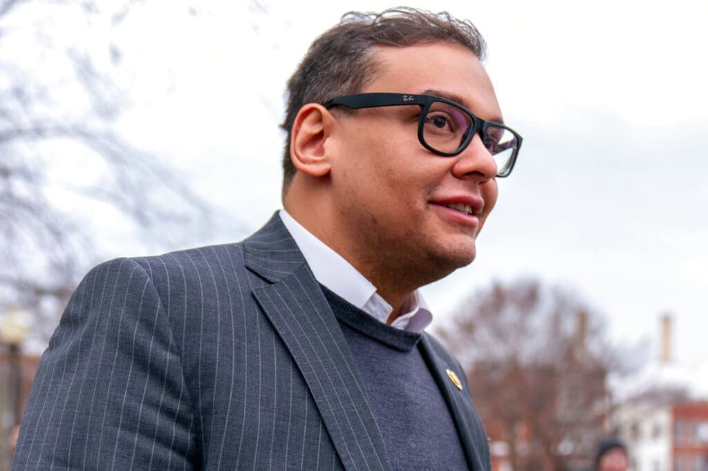 Falla intento de expulsar del Congreso a George Santos, el representante acusado de robo de identidad y de tarjetas de crédito