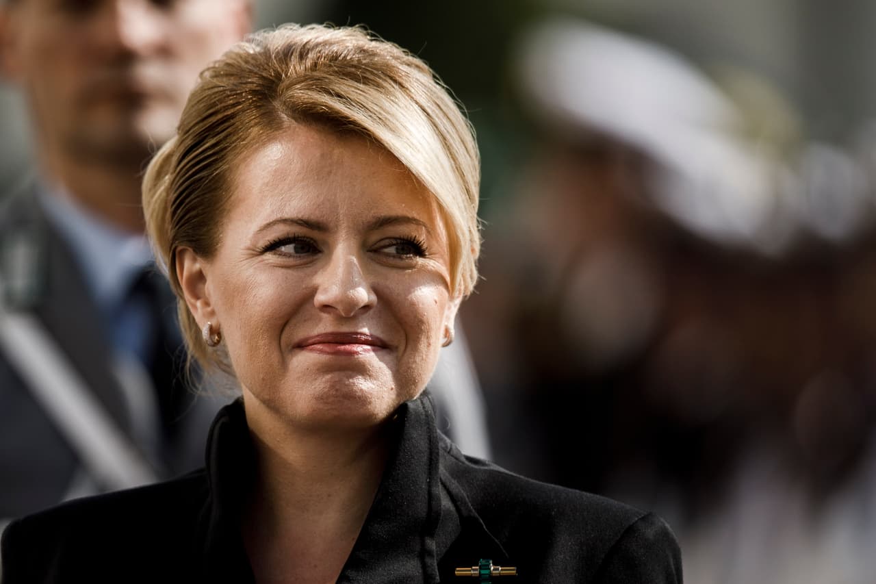 <b>Zuzana Čaputová.</b> Esta abogada es la primera mujer en llegar a la presidencia de Eslovaquia. Asumió las funciones de jefa de estado el 15 junio de 2019, pocos días antes de su cumpleaños número 46. Durante la campaña electoral fue señalada por otros candidatos por ser ultraliberal, debido a su apoyo a temas sensibles dentro de la sociedad eslovaca, como los derechos de la comunidad LGBT. Divorciada, y madre de dos hijas, ha dicho que no se comprometerá en ofrecer valores progresistas mientras consigue soluciones pragmáticas a los problemas que enfrenta la nación que dirige.