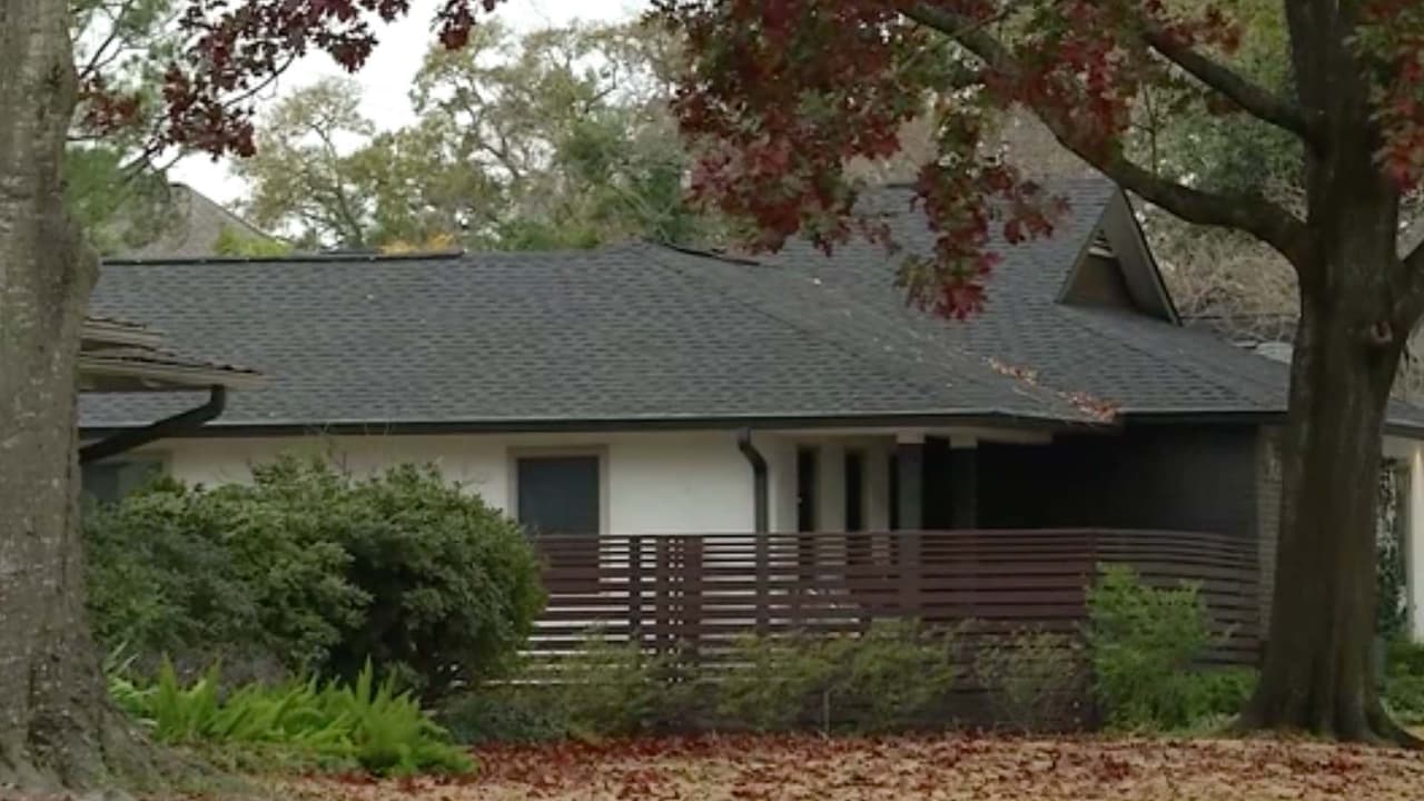 Este fin de semana se pronostica que la temperatura supere los 100 grados Fahrenheit. Soto, explica que el termostato del aire acondicionado debe estar durante el día a 80 grados Fahrenheit, en la noche entre 75 y 74.