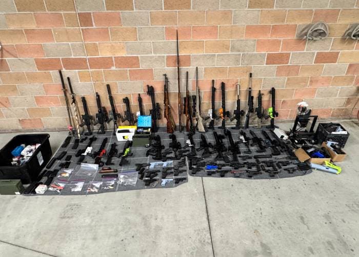 Las armas incautadas en casa de Thad Curtis, según la Oficina del Sheriff del Condado Emery.