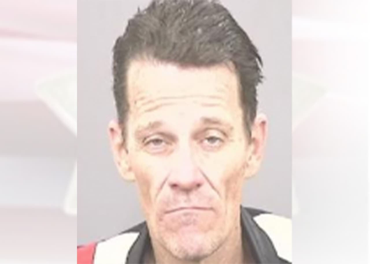 Nombre: Wesley Brewer
<br>Fecha de Nacimiento: 6/13/1963
<br>Orden de arresto: #20000208