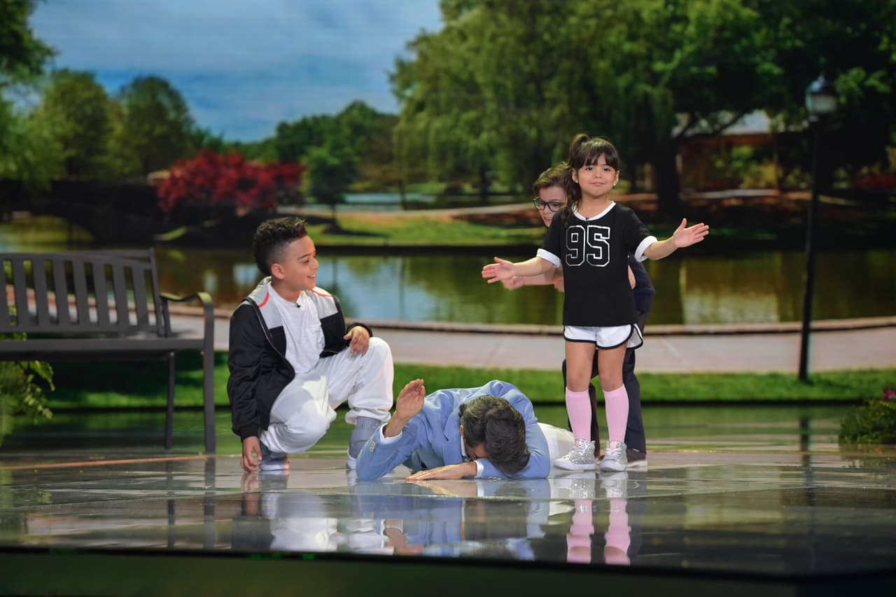 Eugenio se desesperó y terminó en el piso.