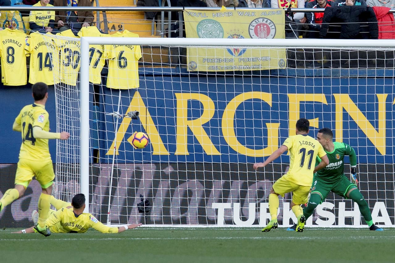 Al minuto 18 del primer tiempo, Jaume Costa marcó un autogol que puso la situación difícil para los locales.