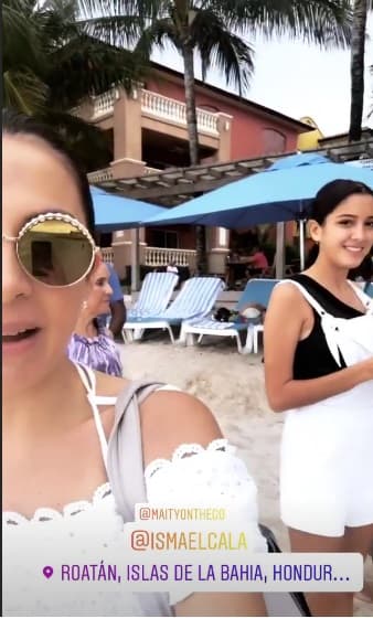 Maity es la mayor de cuatro hermanos y en esta fotografía la vemos junto a las más chica de su familia, con quien tiene un gran parecido.