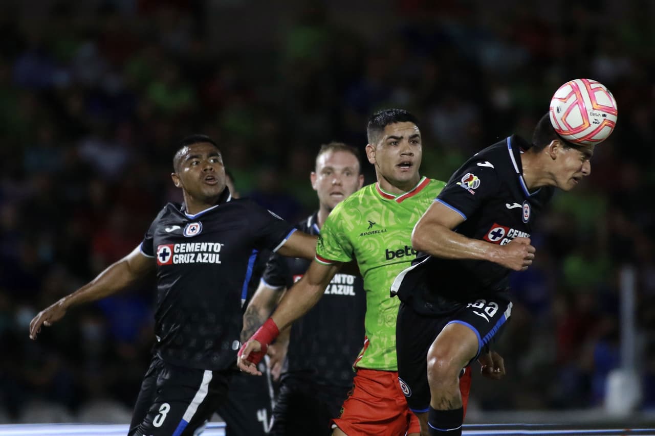 FC Juárez le sacó el empate a Cruz Azul de forma dramática con dos goles en los últimos 10 minutos del partido para meterse a zona de repechaje y hundir a La Máquina al lugar 14.