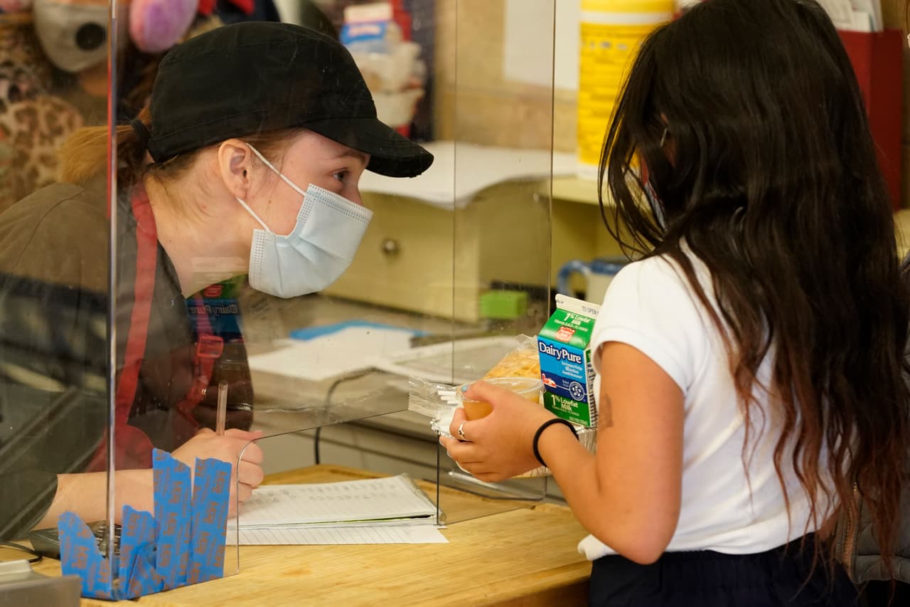 <b>Primaria Ruth Barron </b>
<br>Desde el 1 de junio al 24 de junio 
<br>
<br>8:00 AM-8:30: Desayuno
<br>12:30 PM-1:00 PM: Almuerzo