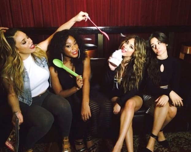 Mientras tanto, si eres fan, ve sacando de tu clóset tu ropa más parecida a estas bellezas.