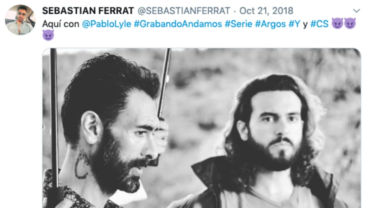 En otro de sus tuits, promovió que andaba trabajando con el actor 
<b><a href="https://www.univision.com/famosos/3-famosos-viven-su-primera-navidad-sin-su-regalo-mas-preciado-el-de-la-libertad-fotos">Pablo Lyle, quien este año fue arrestado</a></b> y en espera de juicio por cargos de homicidio involuntario.