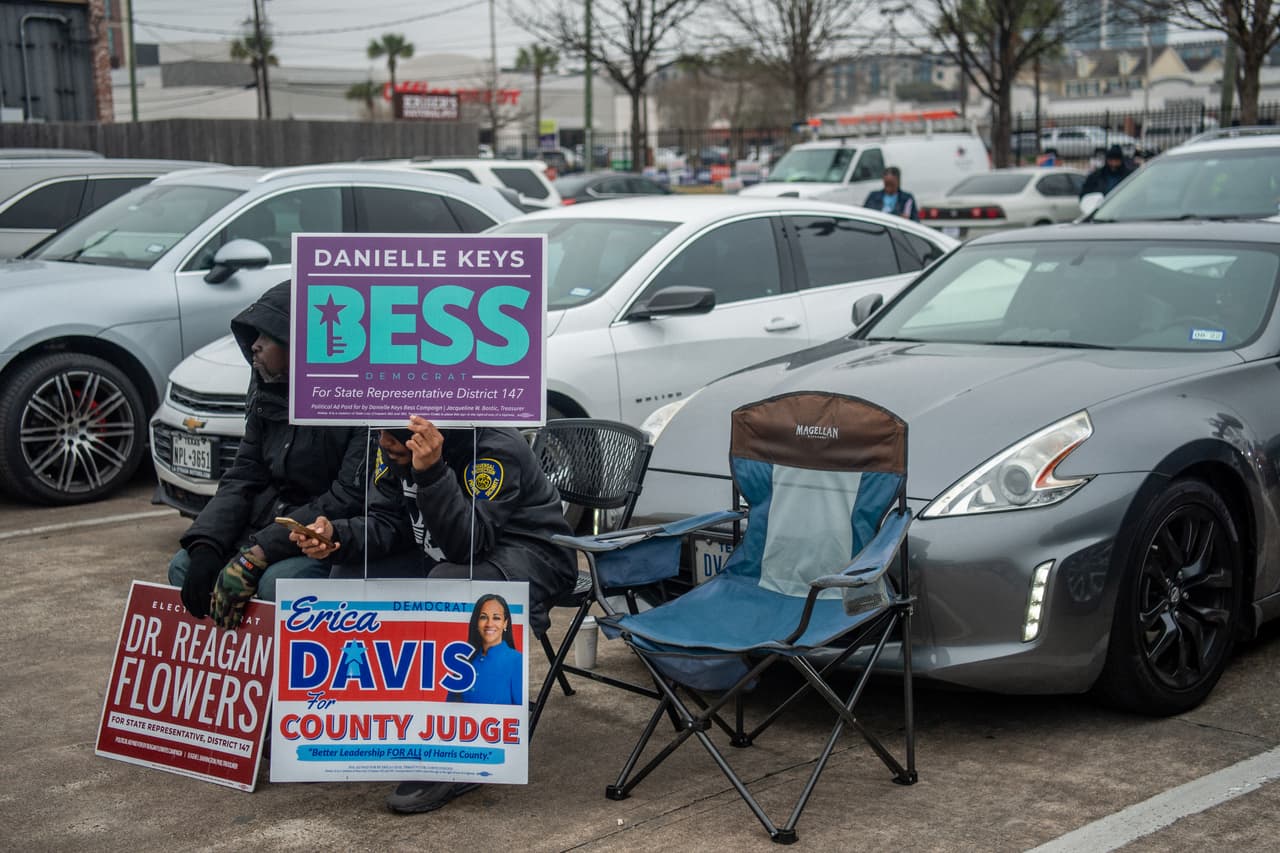 Univision y Mi Familia Vota invitan a los votantes a participar en el banco de llamadas, el 
<b>martes, 1 de marzo</b>. Las líneas estarán abiertas de 
<b>7:00 a.m. a 7:00 p.m. </b>El número es el 
<b>833-868-2667 (833-VOTAMOS</b>.)