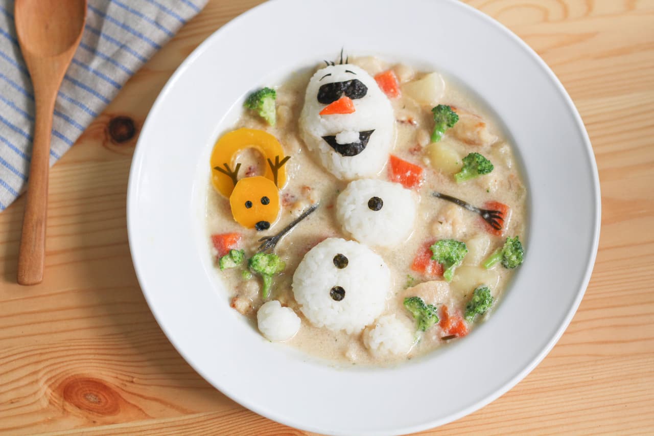 Podrías hacer que tus pequeños se encuentren a sus personajes favoritos de 'Frozen' en su plato a la hora de la comida.