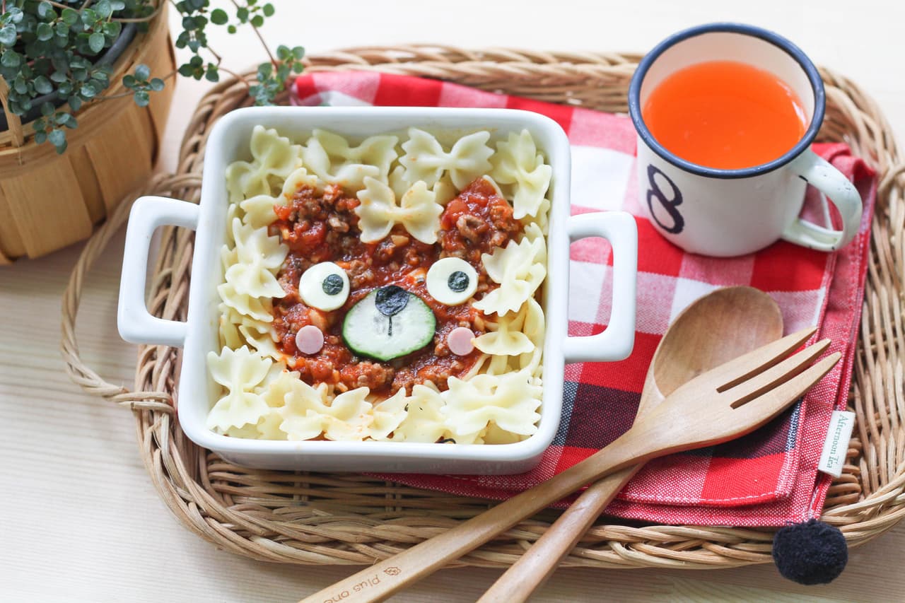 Así que Li empezó a hacer sus desayunos con caricaturas para que la hora del almuerzo en el colegio fuera muy divertida.