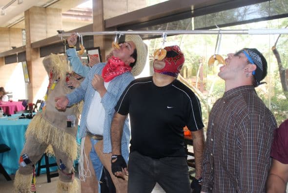 ¡Así es como Univisión Arizona celebra el Halloween!  Dulces, calaveras, disfraces y mucha diversión. 