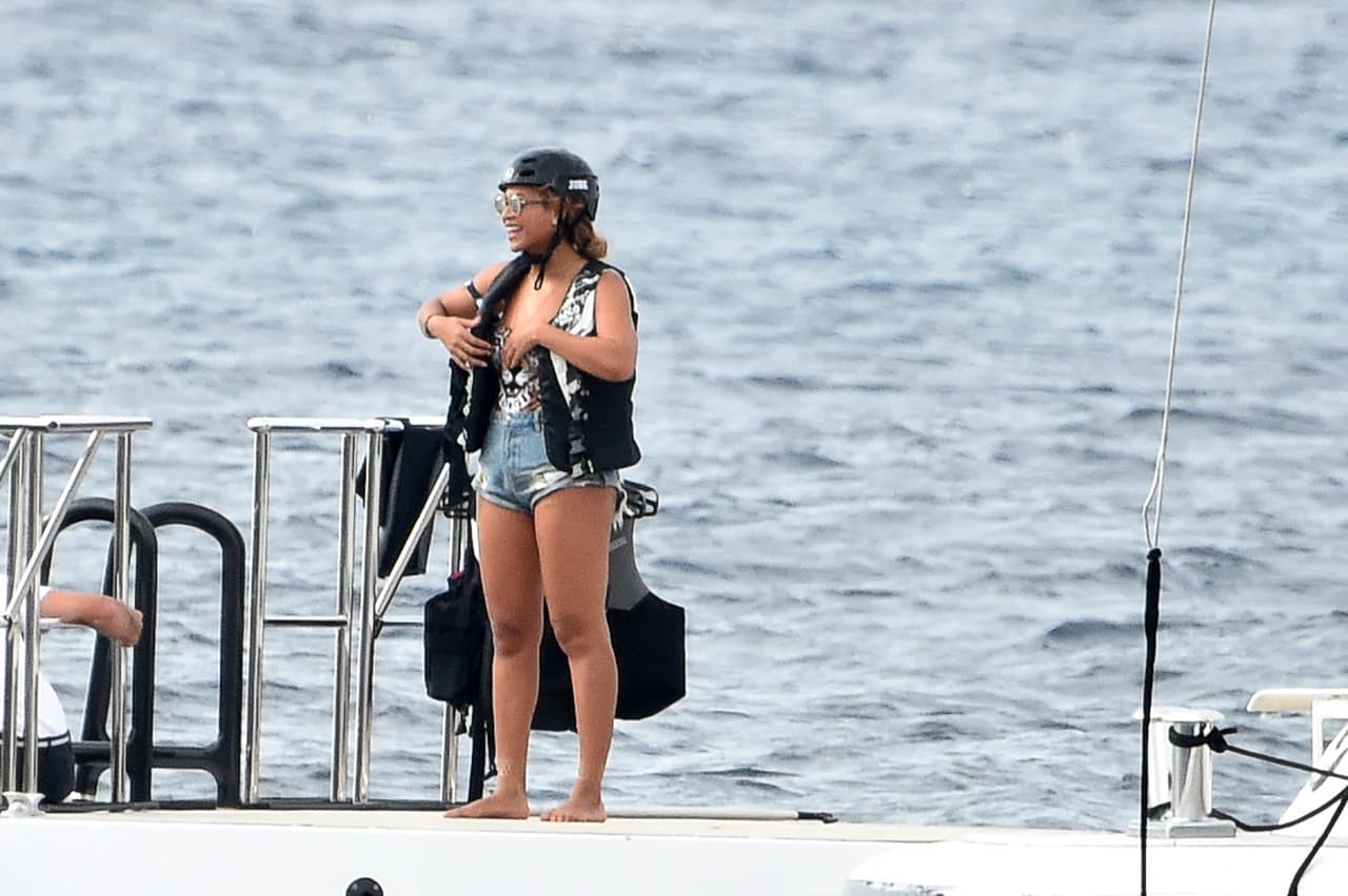 Quizás algo de dos piezas y no tan estampado la hubiera hecho ver mejor.