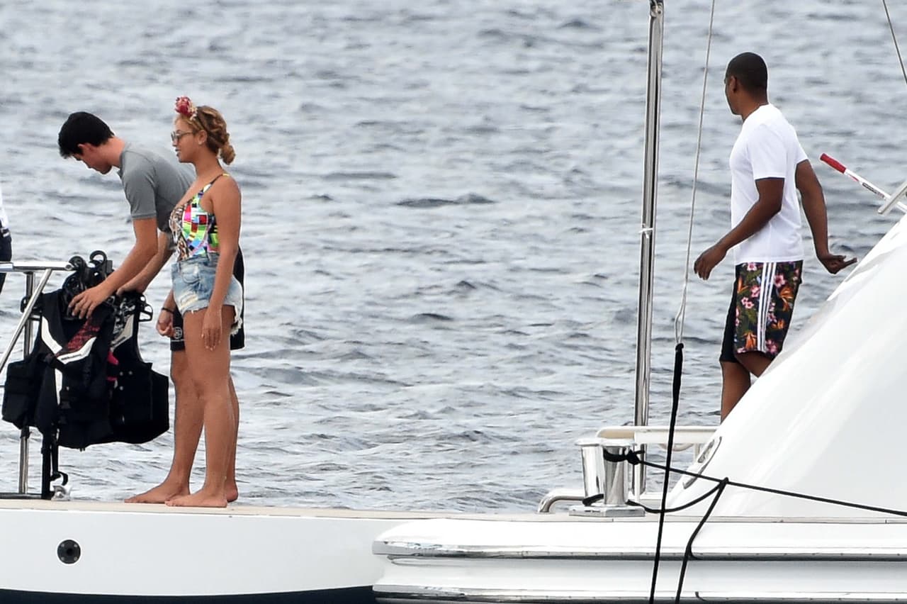 Ah Beyoncé... ese short de plano no te hace nada de silueta.
